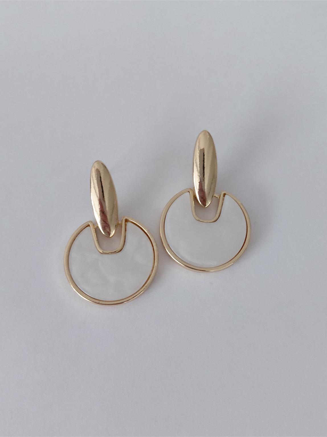 Beyaz Sedefli Sallant�l� Vintage K�pe 