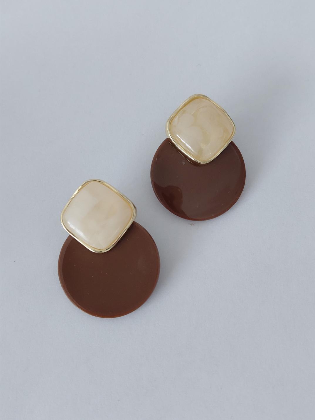 Kahverengi Daire Sallant�l� K�pe 