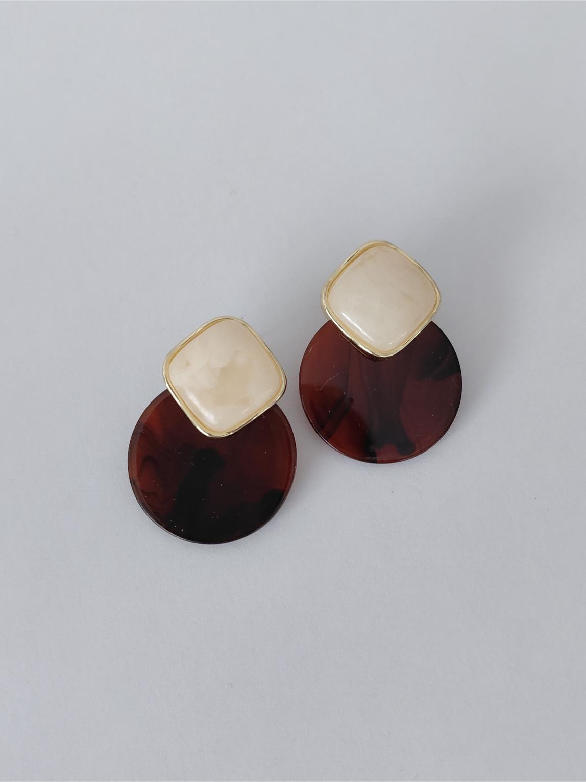 Kahverengi Desenli Daire Sallant�l� K�pe 