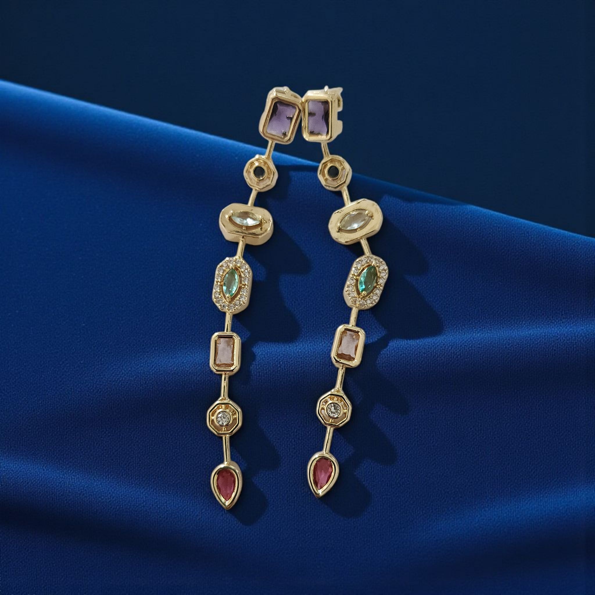 Renkli Tasli Sarkit K�pe