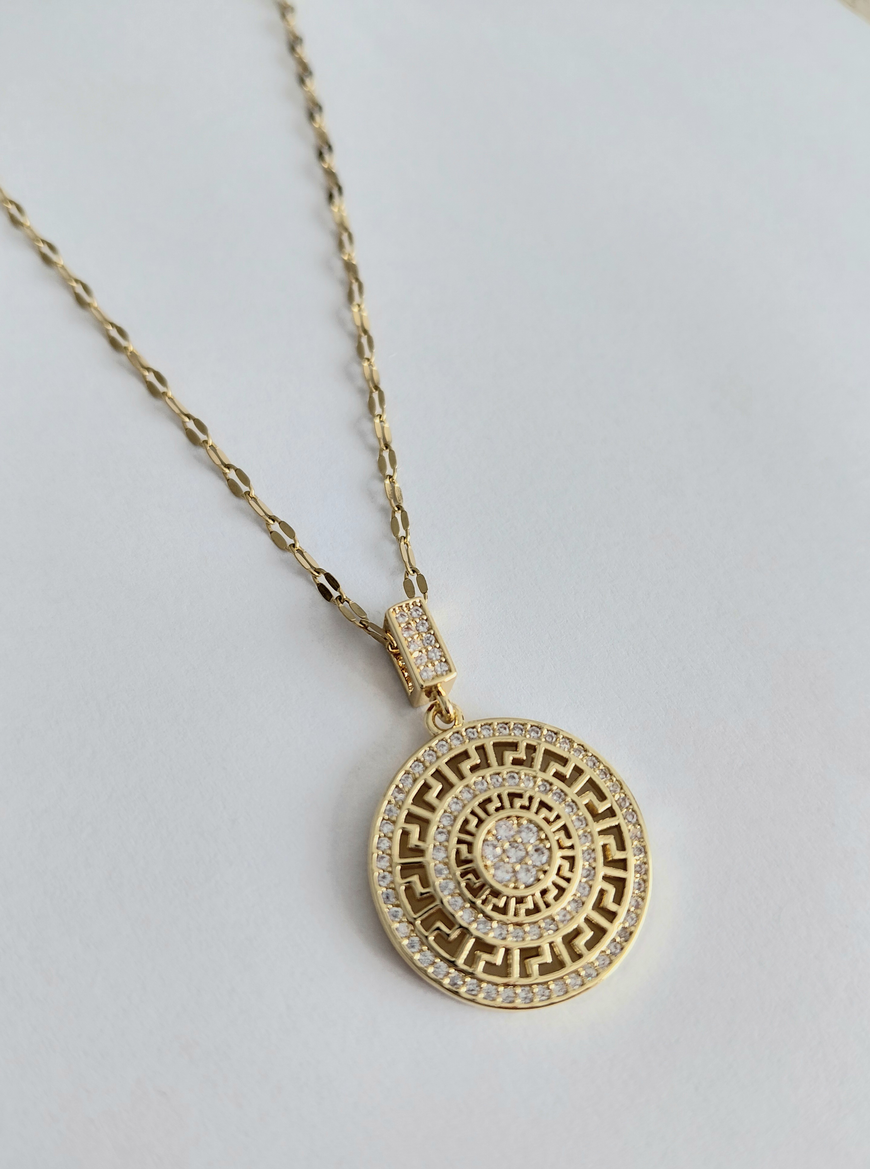 Tasli Madalyon �elik Kolye Gold 