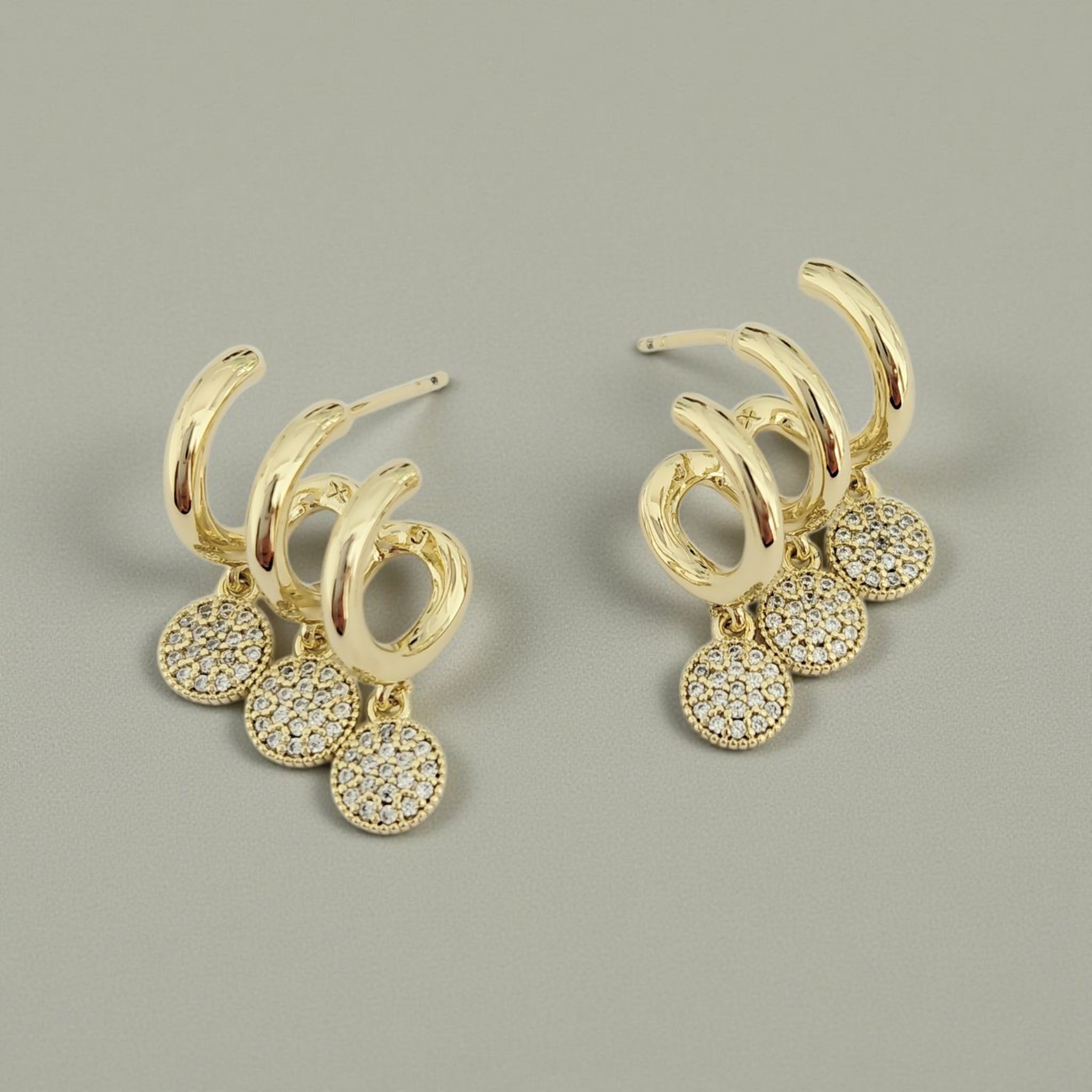 ��l� G�r�n�ml� Yuvarlak Tasli K�pe 