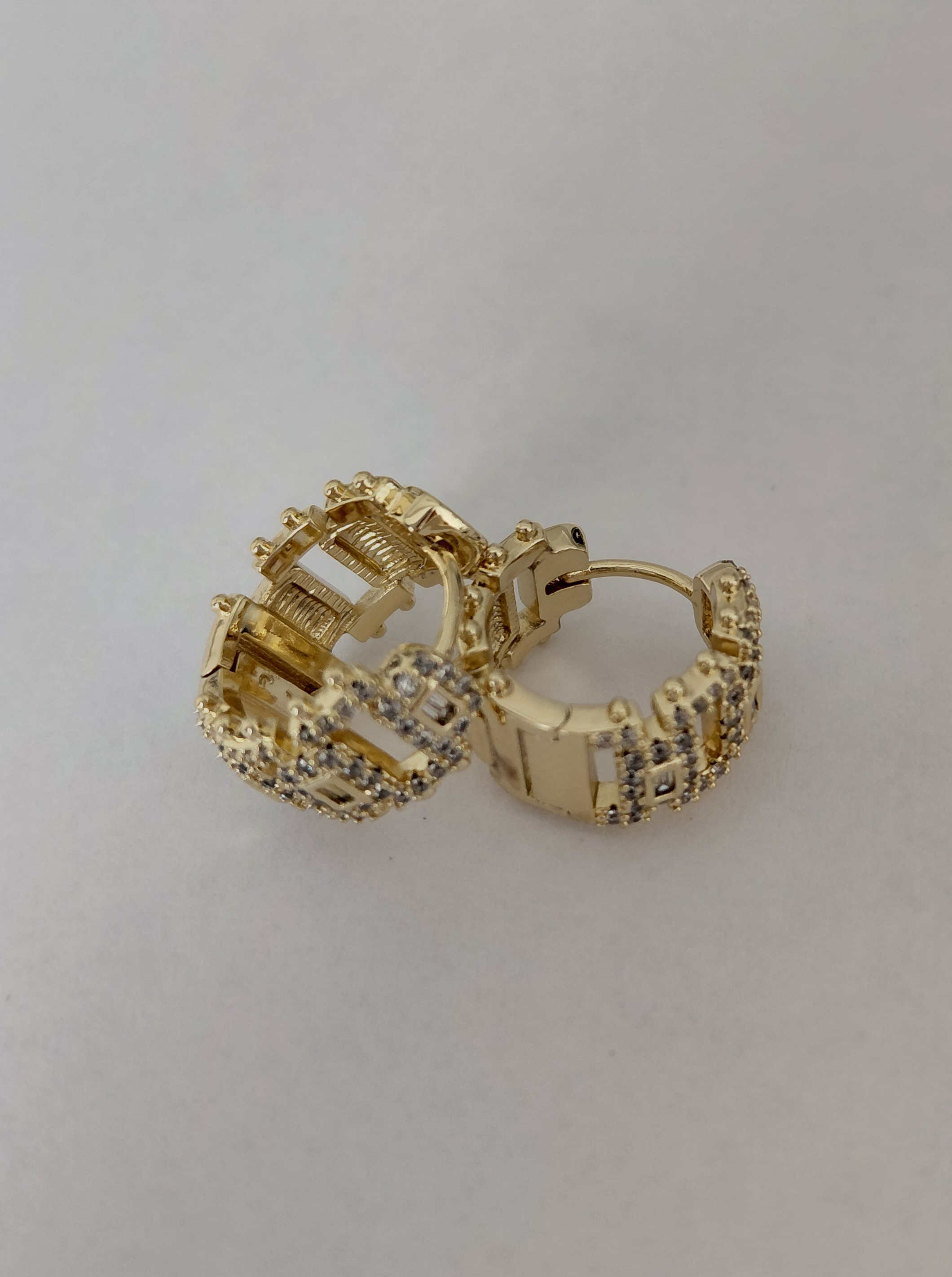 Xuping Tasli Tasarim Halka K�pe 