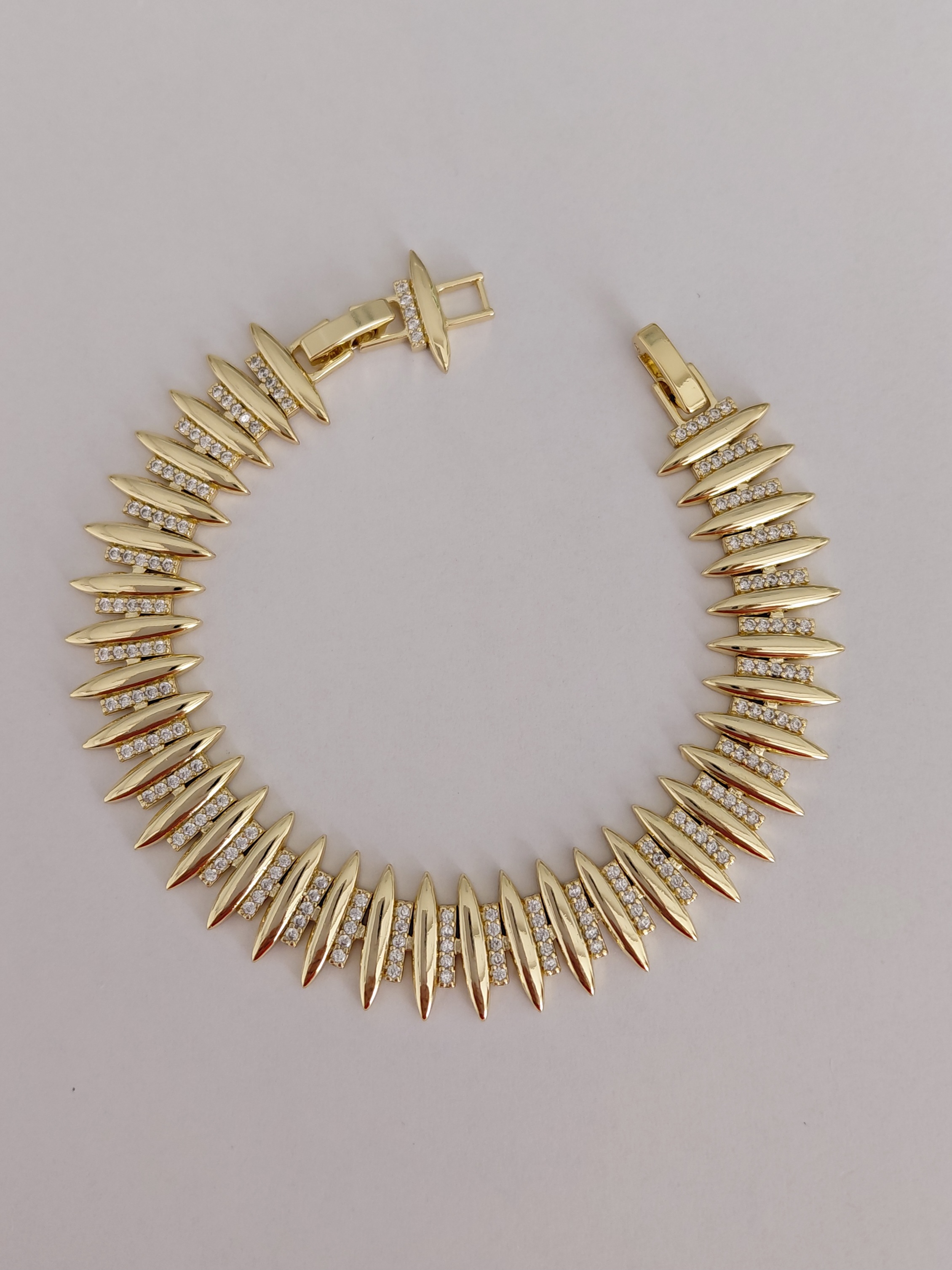 Zirkon Tasli �izgi Model Bileklik 