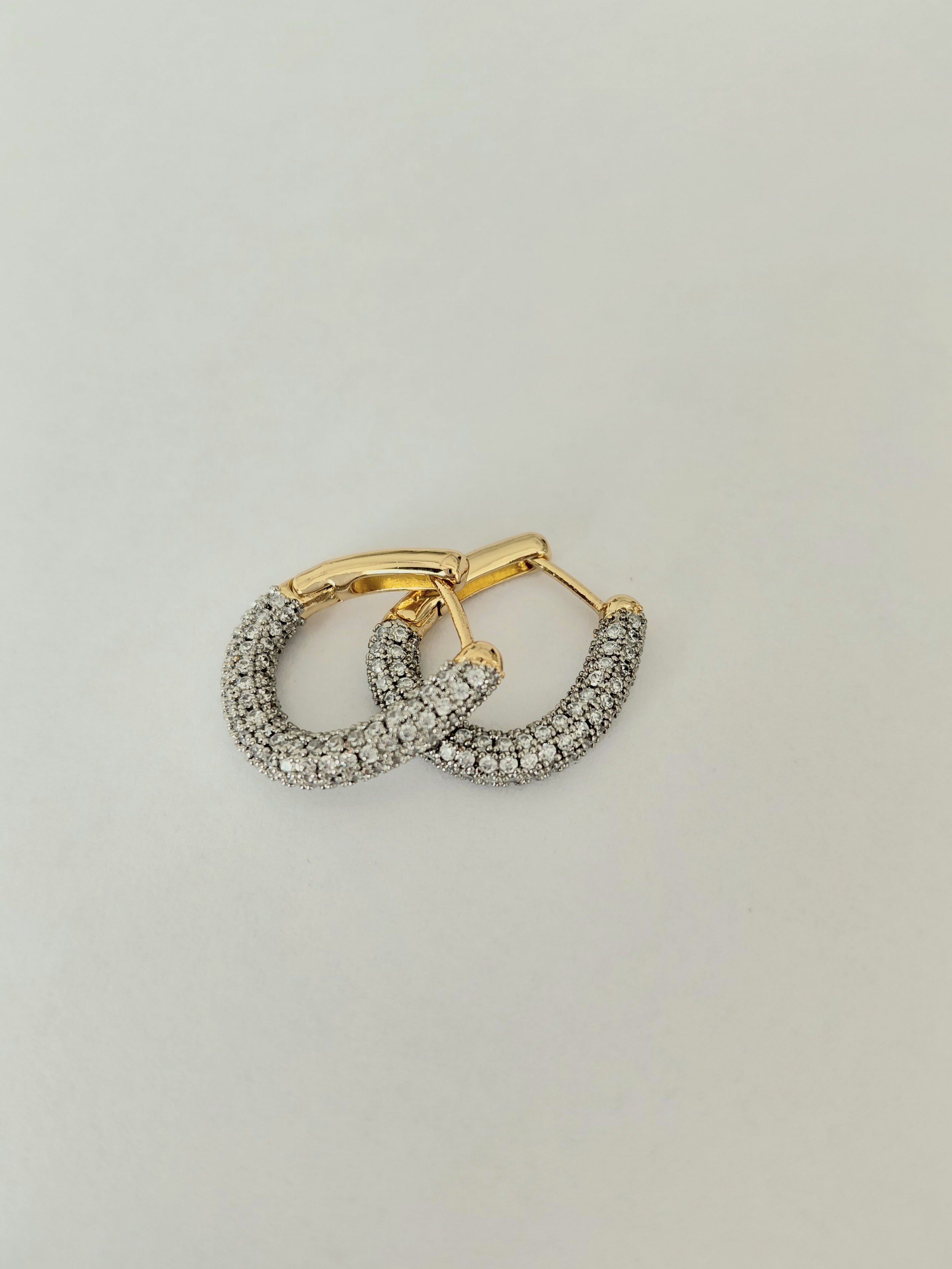 Zirkon Tasli Halka K�pe 